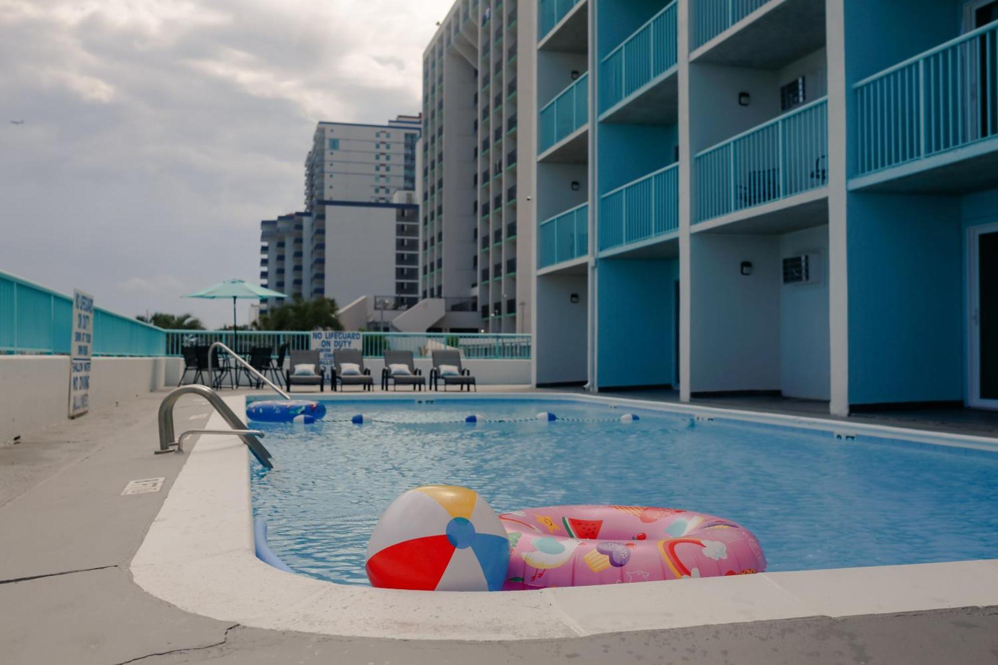 Southern Breeze Ocean Front Hotel Myrtle Beach Exterior photo