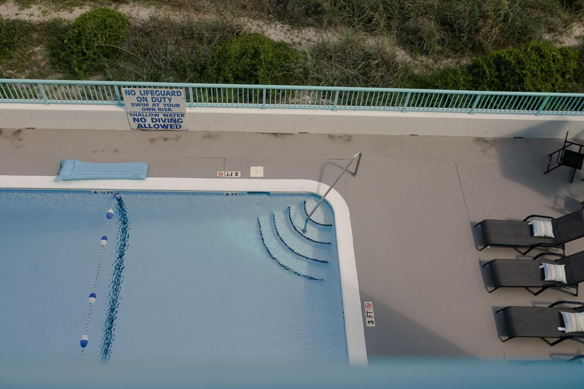 Southern Breeze Ocean Front Hotel Myrtle Beach Exterior photo