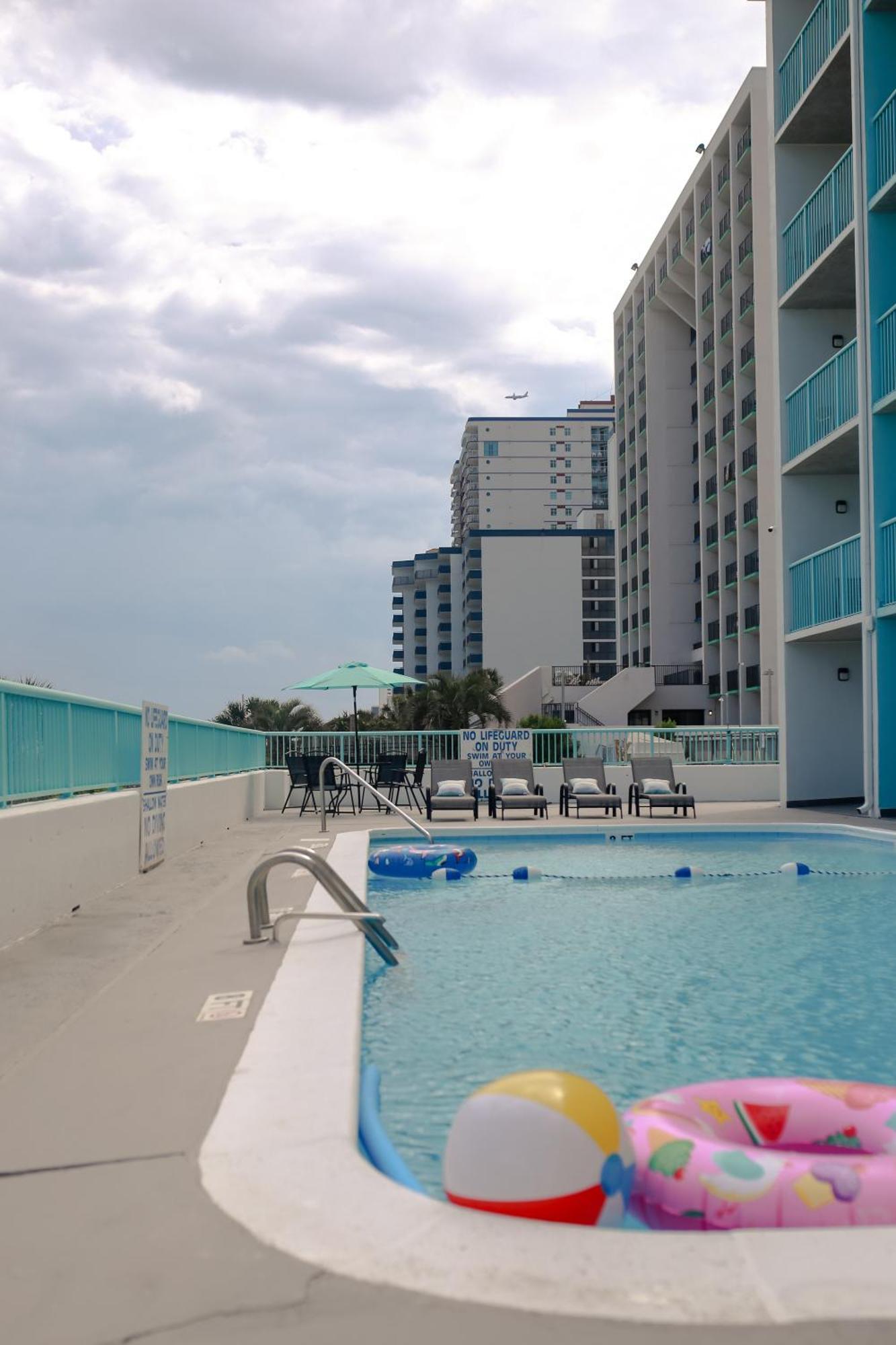 Southern Breeze Ocean Front Hotel Myrtle Beach Exterior photo